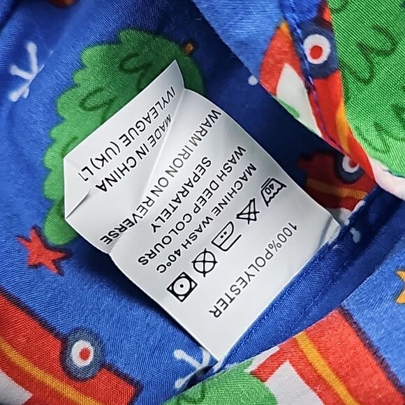 Simon Banks NWOT Men's Button-Up Collared Christmas‎ Graphic Shirt Size Medium - Picture 5 of 6